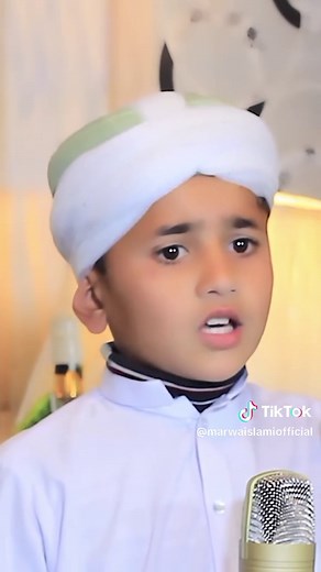 Naat Pashto HD Video Featuring Da Ashna Kali Ta Ralm