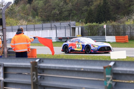 Verstappen race stopped - 'very big' crash with multiple cars