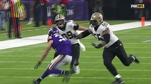 Hill left all alone on tight end screen, takes off for 22 yards