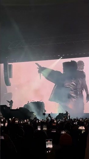 Kanye West performs "Runaway" at Travis Scott’s tour in Japan 🔥