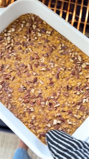 This pumpkin baked oatmeal is made with oats, pumpkin, maple syrup and warm spices. It’s vegan, gluten-free, easy to make and the perfect cozy fall breakfast. https://www.eatingbirdfood.com/pumpkin-baked-oatmeal/ | Eating Bird Food