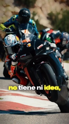 Albert Cabot | Da igual si vas despacio o rápido. Da igual si es en carretera o en circuito. Toda moto gira por contramanillar. ¿Quieres ir a la derecha?... | Instagram
