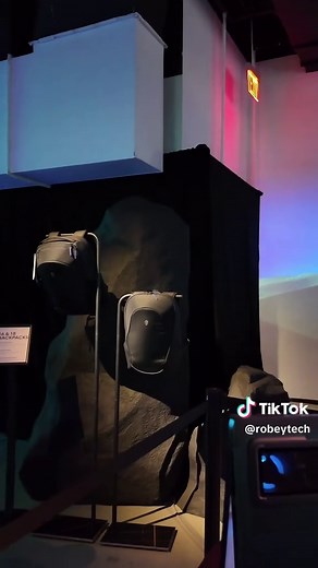 The new @Alienware Area 51 Laptops looks pretty dang cool and it looks like they are going to have the power to match! Plus that Aurora Borealis lighting effect looks amazing!