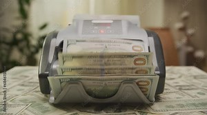 100 USD Cash Calculation in Automatic Money Counting Machine