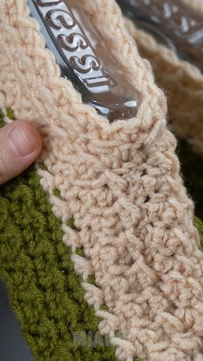 10K views · 102 reactions | Chaussons faciles au crochet à partir d'un carré - un tuto détaillé ! | Miarti - Crochet et Tricot | Facebook