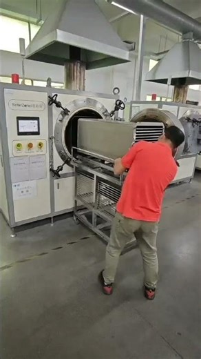 Daily operation go into the debinding furnace #MIM #furnace #debinding