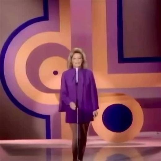 Liz Lange on Instagram: "Julie London singing “Makin’ Whoopee” on the David Frost show. 1969. I love her. I love her sultry sexy voice, I love her subtlety, I love her purple short swingy dress, I love her hair, I love her eye makeup. Simply fabulous. Via @camp.o.rama #julielondon #1960s #60s #nostalgia #style #fashionista #foreverchic #timelessbeauty #foreverbeautiful #vintagelovers #vintage #retro #styleicon #stylish #treschic #chicpeople #vintagechic #vintagefashion #history #fashion"
