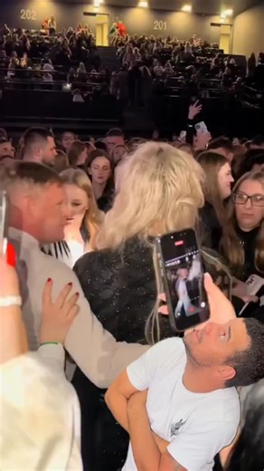 Murilo alves bala on Instagram: "Segue @muriloalvesbala e aprende boxe do jeito simples e direto! 🥊 Técnicas reais, fáceis de aplicar, pra treinar em casa, evoluir no físico e ganhar confiança nas ruas. ⚡ Treinos rápidos, eficientes e sem enrolação — resultado garantido pra quem faz a sua parte. 💥 Evolução de corpo e mente: mais disciplina, atitude e força todos os dias. 🙅‍♂️ Sem fórmula mágica — é suor, dedicação e resultado de verdade. 👉 Quer sair da rotina e sentir na pele o que é ser um