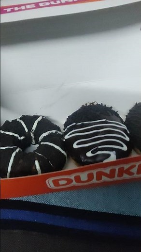 Dunkin's Donuts 🍩 Review #dunkindonuts #review #doughnut #chocolatedonuts #chocolate