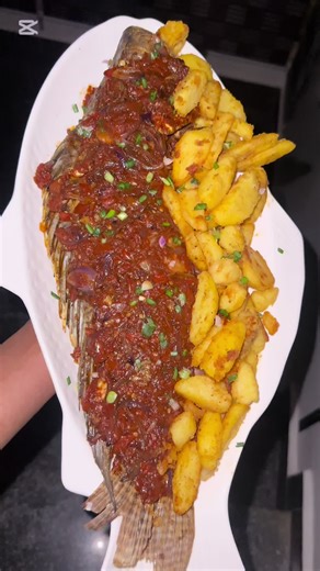 Delicious Grilled Fish Recipe with Pepper Sauce and Crispy Potatoes