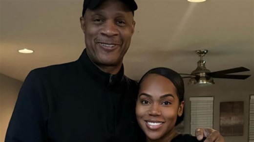 Darryl Strawberry's daughter Diamond poses in blue bikini while sharing a romantic seaside moment