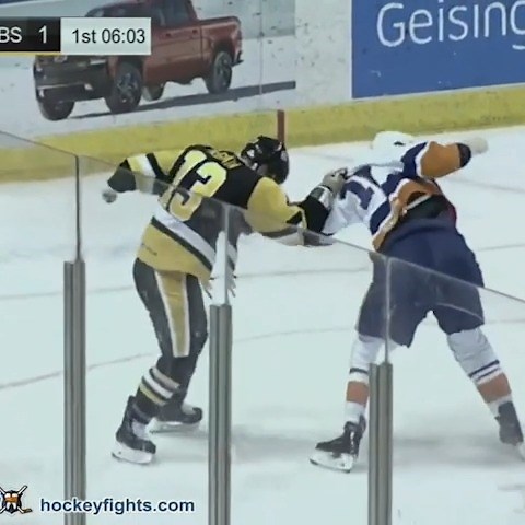 2019 APR 13 • #HFrandomizer Bridgeport Sound Tigers • Kieffer BELLOWS 🆚 Patrick McGRATH • Wilkes-Barre Scranton Penguins • https://www.hockeyfights.com/fights/n258889 | hockeyfights.com