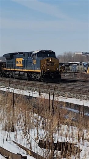 CSX train I162 flies by the Wabtec plant with 7426, where it was built! 21626 #shorts #railway