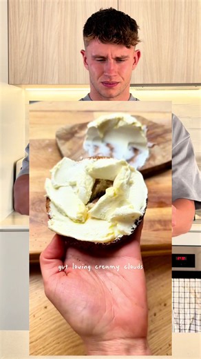 HOMEMADE CREAM CHEESE / LABNEH? 🔥 I try and remake viral fat loss recipes and tell you if they’re worth your time, effort and calories. If that sounds good, follow me ✅ 👨‍🍳 Ingredients (1 batch) 500 g Chobani Greek yogurt 10 ml lemon juice (2 tsp) 1/4 tsp salt 👉 Method Mix everything together in a bowl Place into a cheesecloth, clean kitchen towel or paper towel-lined strainer over a bowl Weigh it down gently with a bowl or mug Leave in the fridge for 24 hours until thick and creamy Press do