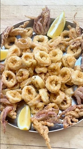 How to make the best Fried Calamari! 🦑🔥 Try this Italian classic at home! #recipe
