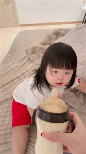 Cách chăm sóc bé 21 tháng với 5 bình sữa mỗi ngày