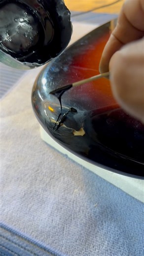 Repair of a chip in the guitar body #luthier #art #guitar | Humberto Perez