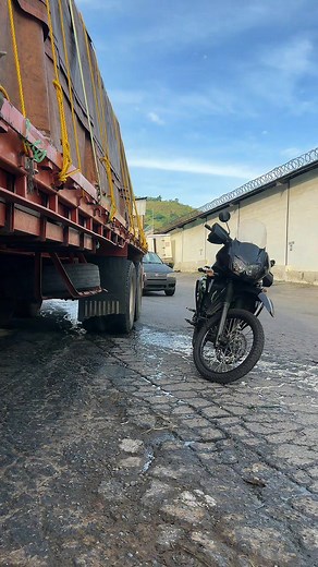 Mantén siempre una distancia de 2 metros entre tu moto y la gandola para evitar ser aplastado por esas Morochas