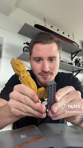 Creating a C-3PO Lego Figure - ASMR Sounds and Relaxing Build