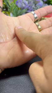 Con tu dedo, marca tres cruces con tu propia saliva, activando tu poder interior y alejando cualquier mala vibra. 💪🧿 | Santero.nelson