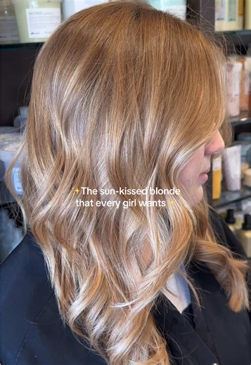 Never letting go of THAT sun-kissed blonde😍✨ Ready for your spring/summer hair appointment? 🤩 Call or DM to book👀 #hairinspo #sunkissedblonde #blondehair #unitedstates #glowup