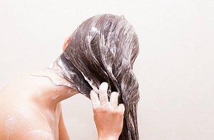 Shampoing fait maison : 6 recettes faciles, solides ou liquides