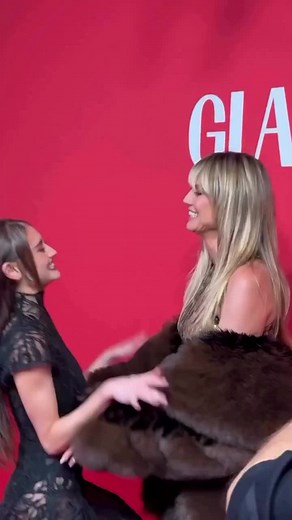 Thank you @glamourgermany for this recognition. 🤍 And the best surprise was my daughter @leni ❤️🥰