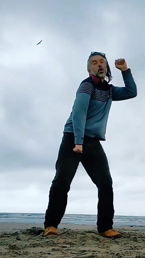 #dontrocktheboat #huescorporation #beachdancer #beachdancers #wind #hurricane #hurricaneeunice #bdaddy #shorts #disco