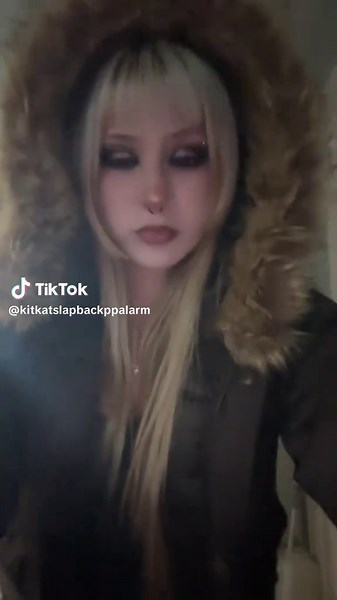 Annie (@kitkatslapbackppalarm)’s videos with postal dude x megalomaniac - GÜFFY