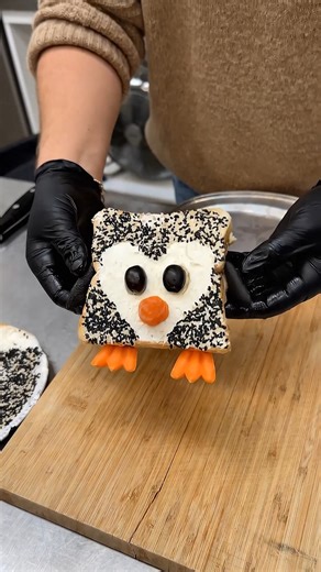 Le toast pingouin bagel au saumon ! Pour commencer la journée avec le sourire 🥯🐧 | Chefclub