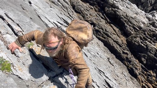 Join me on another Prehistoric Road trip adventure where we visit the Gower Peninsula, to visit goats hole cave and see what we can find out about the Paviland red lady that was discovered 200 years ago by William Buckland. Please feel free to share my video with your friends and don't forget to take a quick look at Andrews Facebook page Dryad Bushcraft CIC | Will Lord Prehistoric Survival