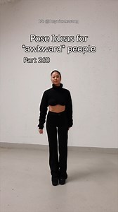 Get 250 pose ideas: https://nicolewongcoaching.com/pose_perfection Pose idea for awkward people #posingtips #posingforthecamera #posingideas #instagramphotos | Heynicolewong