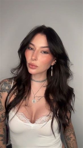 Lenna on Instagram: "Promiscuous girl 🫢 #meme #humor #girls #relacionamento #comedia"