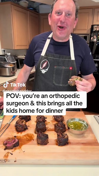 Steak & Cheese Pinwheels w/herb butter sauce \t•\t2 lbs skirt steak, butterflied and pounded to ¼” thick \t•\t8 slices pepper jack cheese \t•\t2 jalapeños, seeded, diced \t•\t2 tbsp fresh cilantro, chopped \t•\t1 tsp kosher salt \t•\t½ tsp black pepper \t•\t1 tsp chili powder \t•\t1 tsp paprika \t•\t1 tsp cumin \t•\t1 tsp dried thyme leaves \t•\t1 tsp garlic powder \t•\t1 tsp onion powder \t•\t2 tbsp vegetable oil \t•\tolive oil @garciadelacruzoliveyou Lime Butter Sauce \t•\t4 tbsp butter, softe