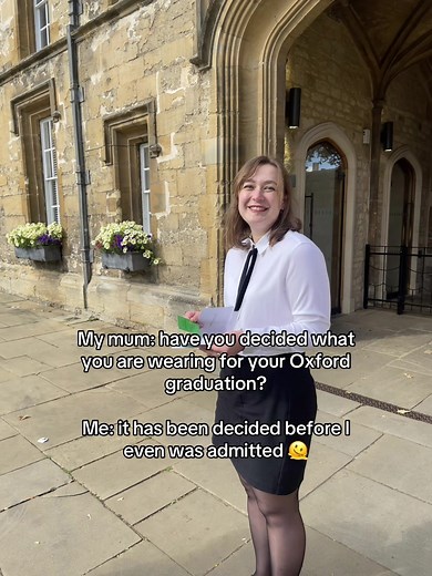 La moda del sub fusc en la graduación de Oxford