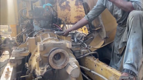 Opening a Caterpillar 140H Transmission for Repair