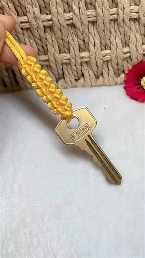 How to tie a lovely and simple keychain #diy #craft #diycrafts #crafting #crafts | Craft Home