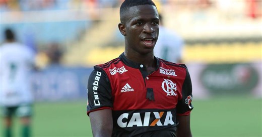 Vini Jr. recebe homenagem do Flamengo após premiação: ‘Sua gente tá em festa’
