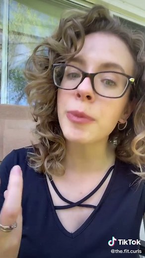 #stitch with @pachatzke Let’s talk about plopping! #plop #curlyhair #curly #selftaught #curlygirl #curlygirlmethod #stopit