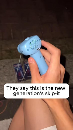 This glow toy gives kids the same joy we had growing up — real movement, imagination, and play. No apps, no WiFi, just pure fun. So many tricks to learn! Perfect for gifting — and it’s Buy One, Get One Free this week only! ✨ 50,000 sold 💚 Parents call it “the only toy that still gets used” | Kinetic Universe Toys