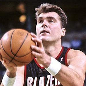 Arvydas Sabonis – Age, Bio, Personal Life, Family & Stats | CelebsAges