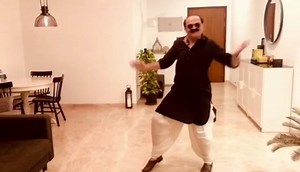This peppy number Nagada Nagada will impel everyone to shake a leg. https://www.facebook.com/sudhir.joshi.142 | One Dance
