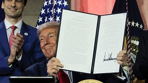 Trump says fewer regulations needed to win the AI race