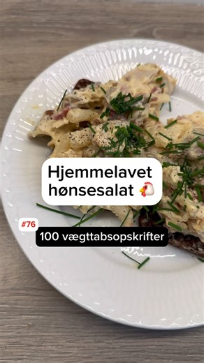 Følg @elias.fys for flere opskrifter, der gør det nemmere at tabe sig uden at undvære god mad ✅ Opskrift #76: Hjemmelavet hønsesalat 🥪 En lettere, proteinrig version af den klassiske hønsesalat, cremet, mættende og perfekt til frokost eller en hurtig aftensmad! Ingredienser (2 portioner): 👉 250 g kyllingebryst 👉 200 g champignon 👉 125 g kalkunbacon 👉 30 g mayo let 👉 80 g skyr 👉 100 g asparges fra dåse 👉 2 stk rugbrød 👉 Purløg 👉 Citronsaft 👉 1 tsk sennep 👉 1 tsk karry 👉 1 tsk hvidløg