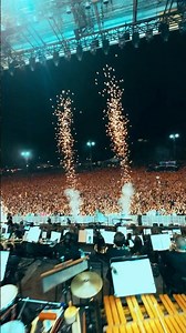 The crowd + the music = pure festival magic✨