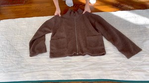 Lay a sweater on a quilt for this genius idea! | Upstyle with Hometalk