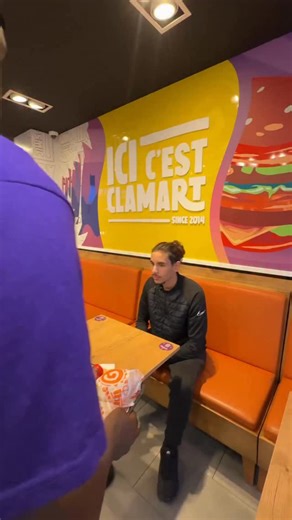 Quand le client est roi mais sans le second degré 🤣 . 🍔 Since 2014 🚀 La Dalle ne fait que commencer 🌍 100 GLD’s partout dans le monde | G La Dalle