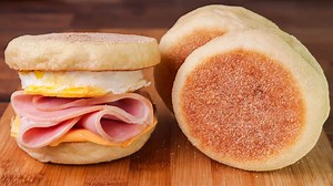 Easy English Muffin Recipe, Homemade McMuffins - ChainBaker