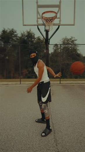 Glizzy on Instagram: "i used to have hoop dreams until i found out there were OTHER ways to SCORE .. if you’re gonna b my 👱🏾‍♀️ you HAVE to b OBEDIENT you CANNOT b a WH*RE “hoopdreams” #glizzychamberlain #glizzyfr #3500Boyz"