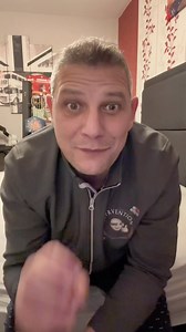 Astuce pour soulager vos bronches encombrées ! 💨✨ Vous êtes grippé(e) et vos bronches sont complètement encombrées ? Essayez cette astuce naturelle pour une nette amélioration : ⚠️ Attention : ne pas utiliser si vous êtes : t•tAllergique aux huiles essentielles, t•tEnceinte, t•tÉpileptique, t•tEt surtout pas sur les enfants ou bébés ! Prenez soin de vous et n’oubliez pas de consulter un médecin si vos symptômes persistent ! 💚#rhume #grippe #santé #bienetre @lvprvention | Lionel Ventura